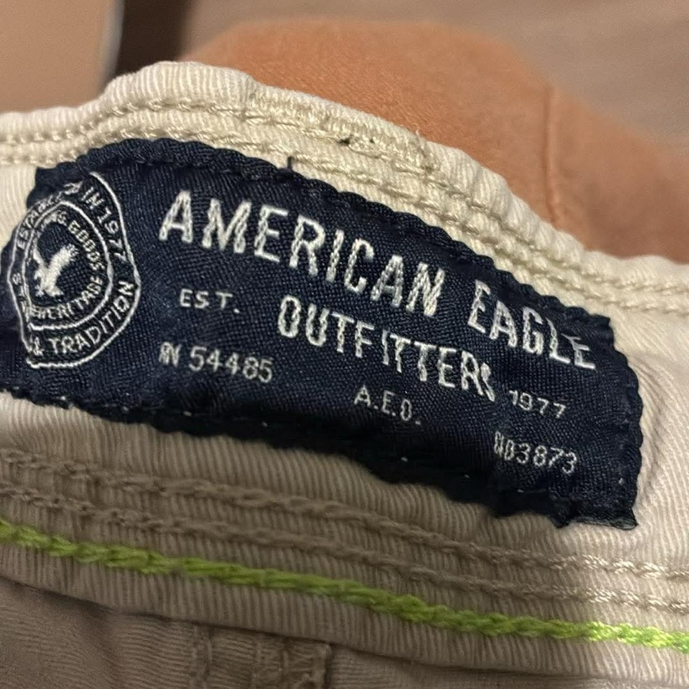 American Eagle Outfitters Men’s Light Beige Cargo Shorts - Picture 3 of 4